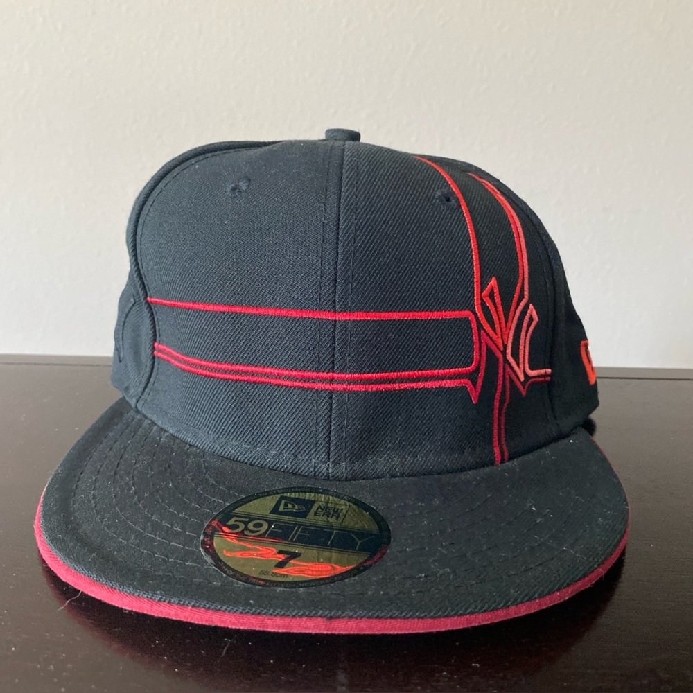 New York Yankees Hat Cap Fitted Size 7 Black Red 59Fifty New Era Neon Logo MLB